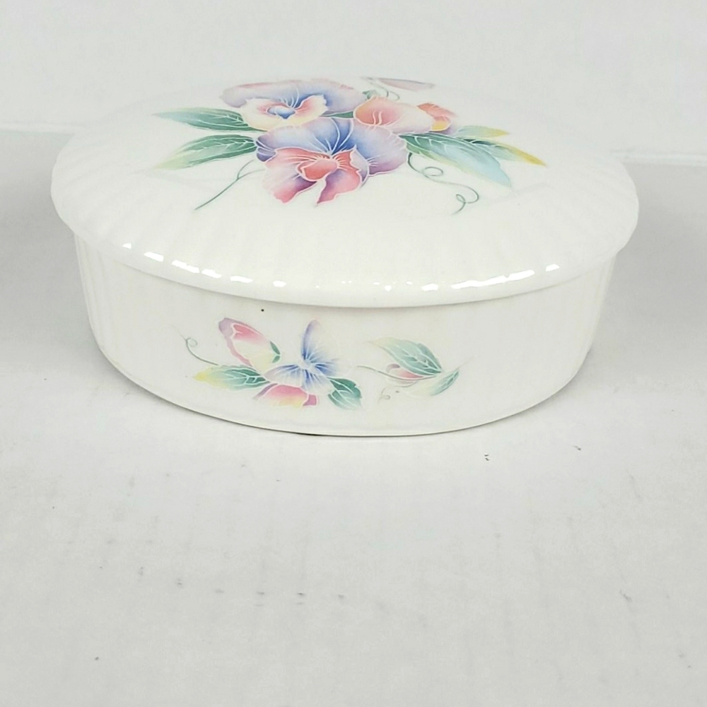 Aynsley Little Sweet heart trinket box floral